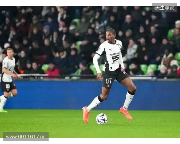 记者：雅凯已同意加盟切尔西，并告知雷恩希望在冬窗离队